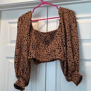 Cropped long sleeve top with balloon sleeves size medium
